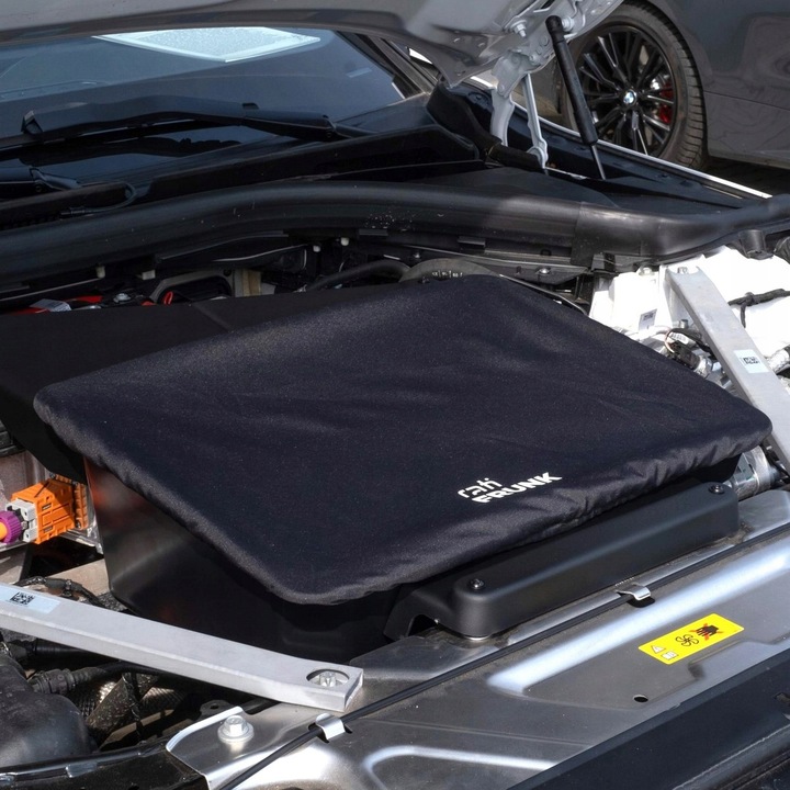 Extra Storage Space Front BMW i4 eDrive 35/40 2021– - Image 6