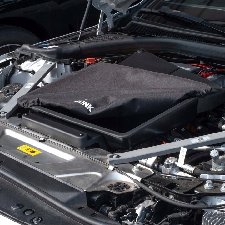 Extra Storage Space Front BMW i4 eDrive 35/40 2021– - Image 7